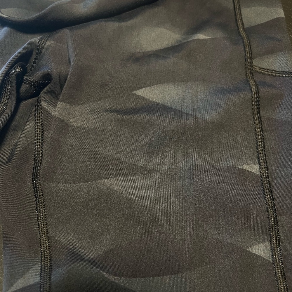 Victoria’s Secret leggings w/side pocket. Size large/long - Picture 5 of 5